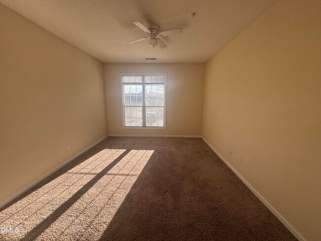 Building Photo - Special Rate! SPACIOUS 1 Bed 1.5 Bath Condo with Sunroom and AMENITIES!!!