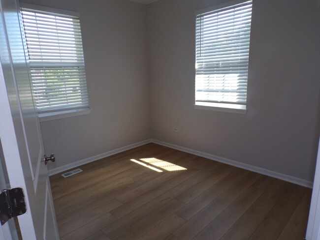 Building Photo - 1045 Carrick Ln
