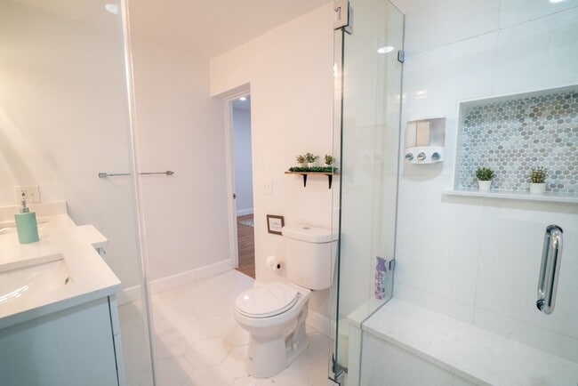 Building Photo - Beautiful Spacious Stylish near Busch Gardens at Crenshaw