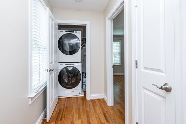 Building Photo - Spacious Home Move In Ready Downtown RVA