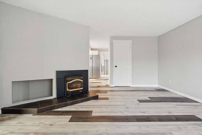 Building Photo - Charming Salmon Creek Condo