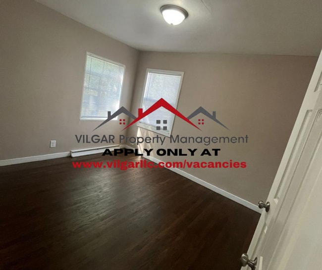 Building Photo - This attractive 2 large bedroom, 1 bathroo...