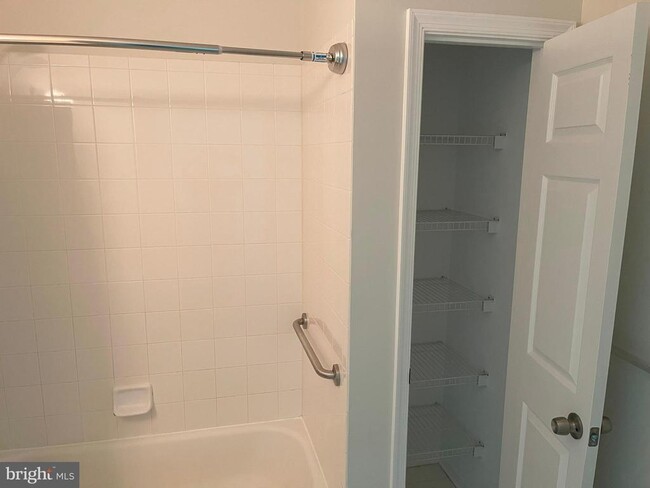 Building Photo - 102 Orchid Ln