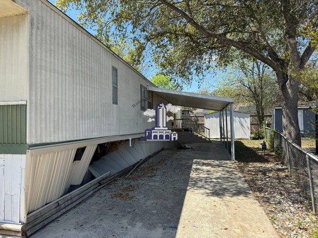 Building Photo - Welcome home to 8509 Northmont!