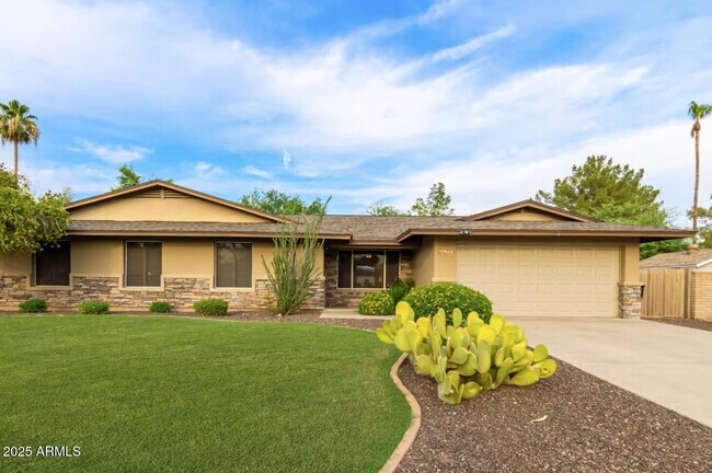 Building Photo - 15849 N 49th Pl