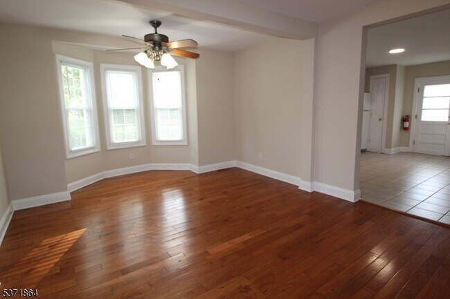 Building Photo - 30 White Meadow Ave