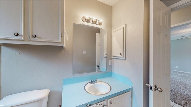 Building Photo - 1107 Braeswood Dr
