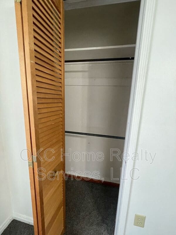 Building Photo - 552 E Grumman Dr