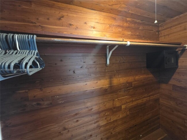 Building Photo - 8024 Harding Ave