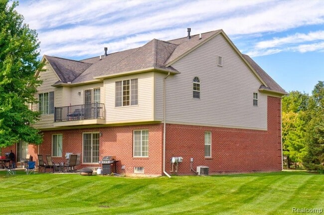 Building Photo - 45898 Grant Ct