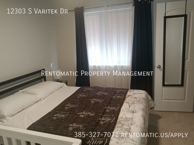 Building Photo - 12303 S Varitek Dr