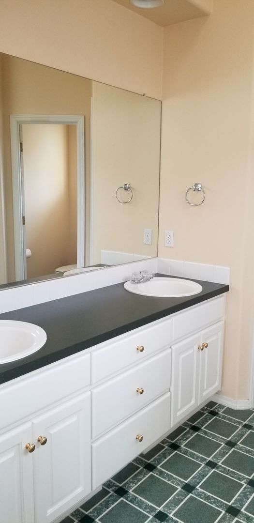 Building Photo - BETHANY CREST 3 BDRM, 2BTH