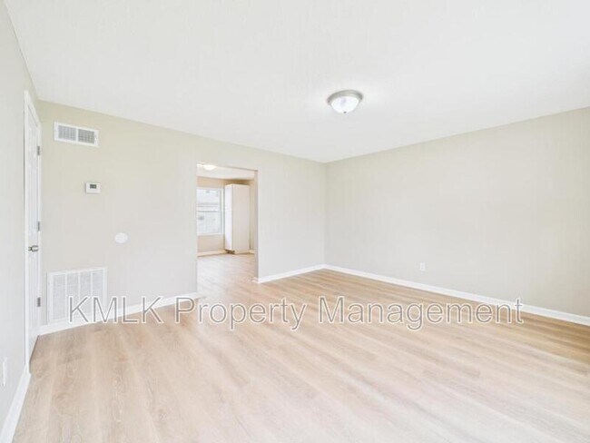 Building Photo - 9042 Maple Grove Rd