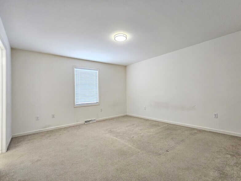 Building Photo - 13 Overlook Ln