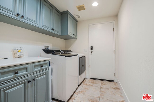 Building Photo - 5701 Kiyot Way