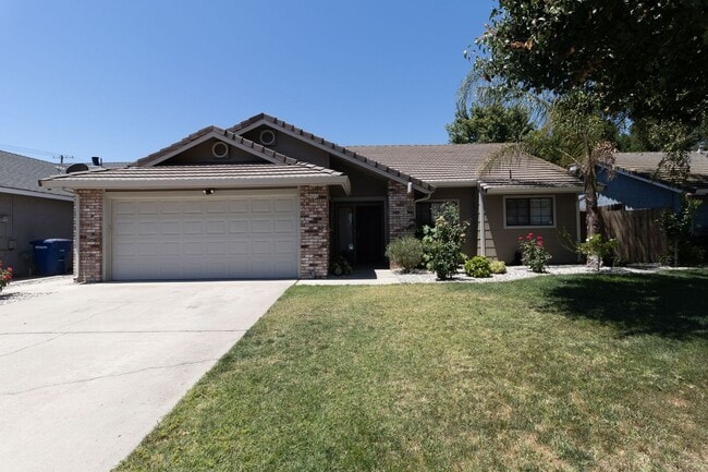 Primary Photo - Stunning 3-bedroom, 2-bathroom home with a...