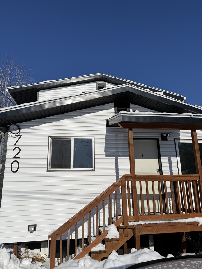 Building Photo - 720 18th Ave