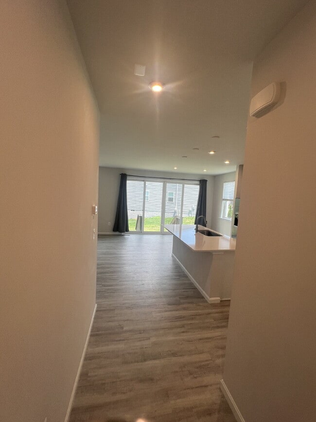 Building Photo - Spacious 3-Bedroom Rental in Sought-After ...