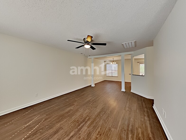 Building Photo - 900 Crowders Woods Dr