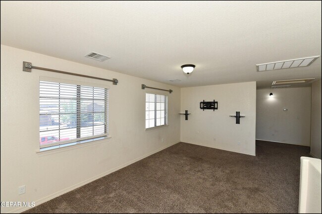 Building Photo - 14309 S Cave Ave
