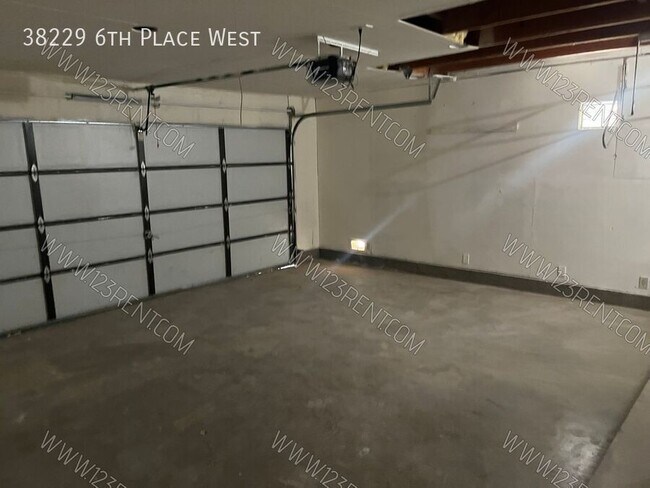 Building Photo - 38229 6th Pl W