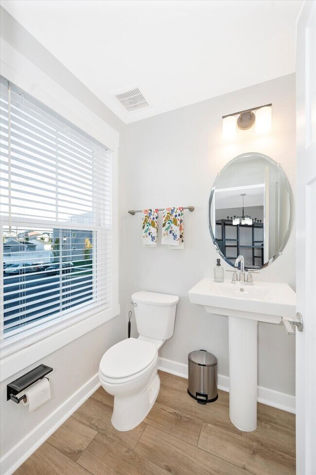 Building Photo - The Enclave At Gambrill View