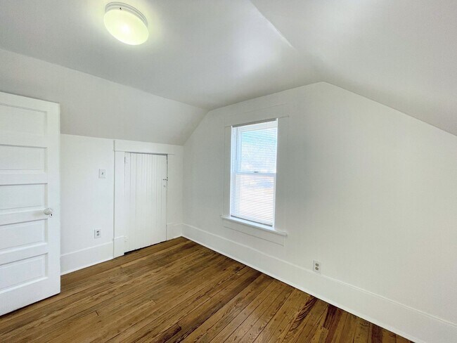 Building Photo - Cozy 2 bedroom home