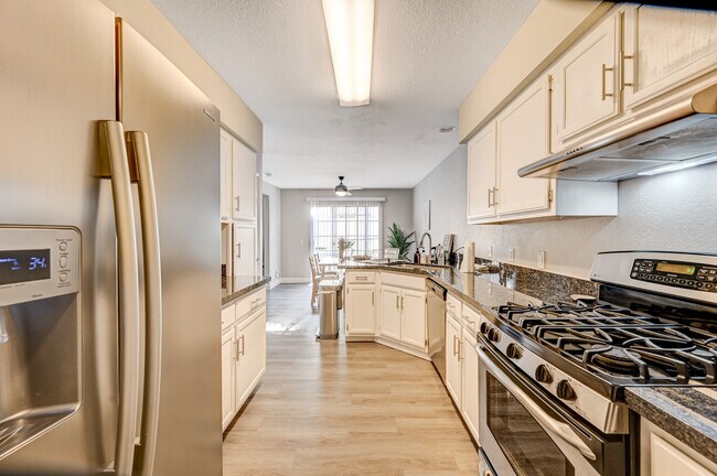Building Photo - 2808 Crystal Lantern Dr
