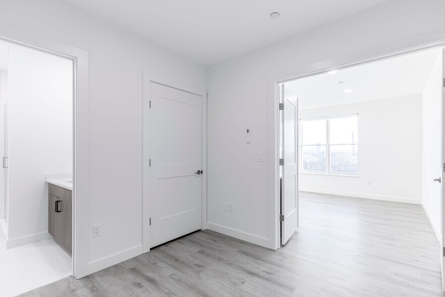 Building Photo - 319 Broadway