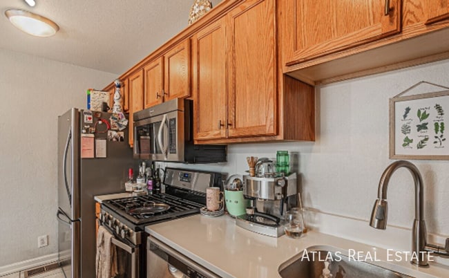 Building Photo - 2424 W 35th Ave