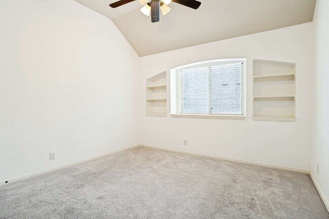 Building Photo - Spacious & Charming Home in Desirable Savannah Community
