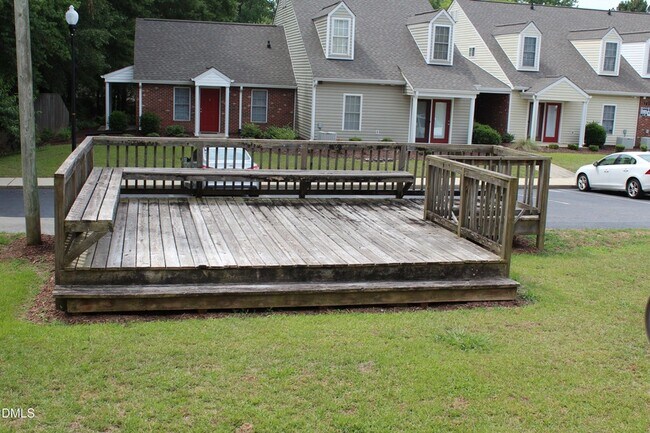Building Photo - 324 Mae Byrd Rd