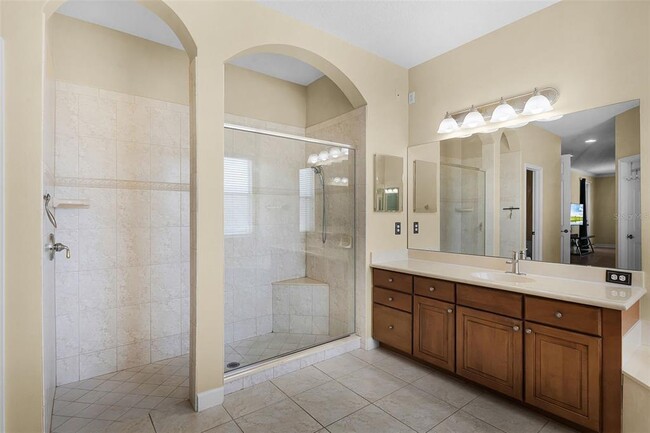 Building Photo - 4905 Legacy Oaks Dr