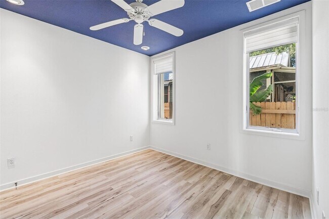 Building Photo - 1685 Laurel St