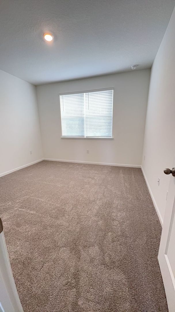 Building Photo - Luxury 3 Bedroom 2.5 Bath 2 car garage Townhome in the Gated Community of the Hammock