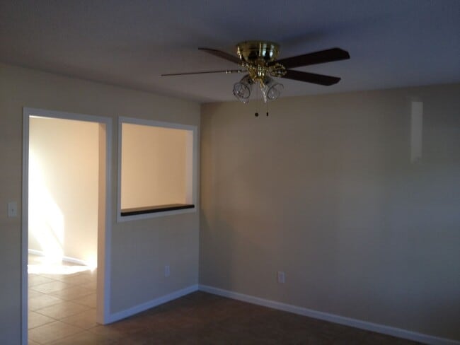 Building Photo - Haymont Area -2 Bedroom Town home for rent! Available 4/17/2026