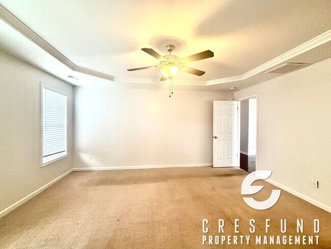 Building Photo - Freshly Painted and Spacious 4 Bedroom, 3 ...