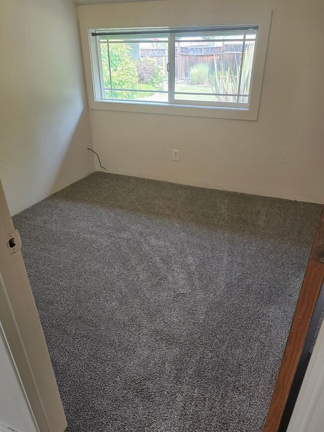 Building Photo - 3 bed 2 bath Family Home for Rent in Grant...