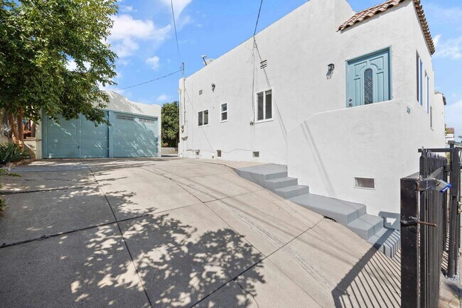 Building Photo - 1009 Tremont St