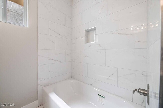 Building Photo - 239 W Cleveland Ave