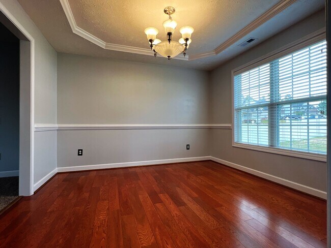 Building Photo - Overhills Creek Charmer