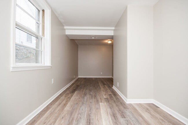 Building Photo - Huge 4 Bedroom 2 Bath Sylvan Park Classic! AVAILABLE NOW. Perfect for Roommates or a Home Office....