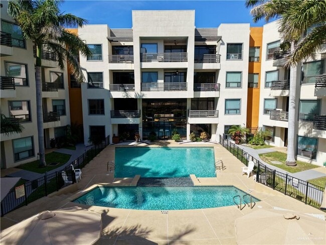 Building Photo - 38 Travis St