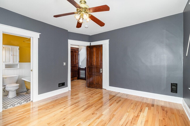 Building Photo - 1030 Vine St