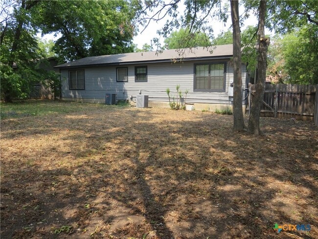 Building Photo - 504 McArthur Dr