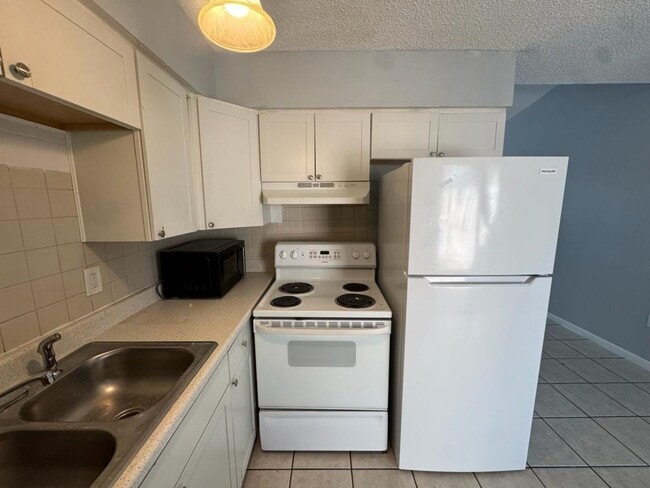 Building Photo - 8350 Afton Ln