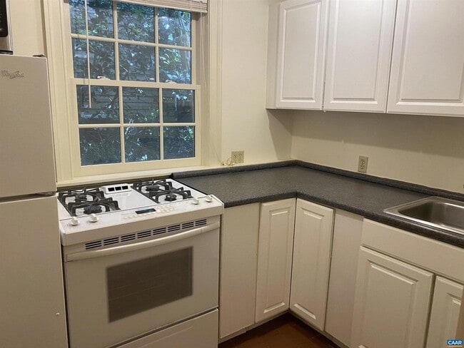 Building Photo - 415 2nd St NE