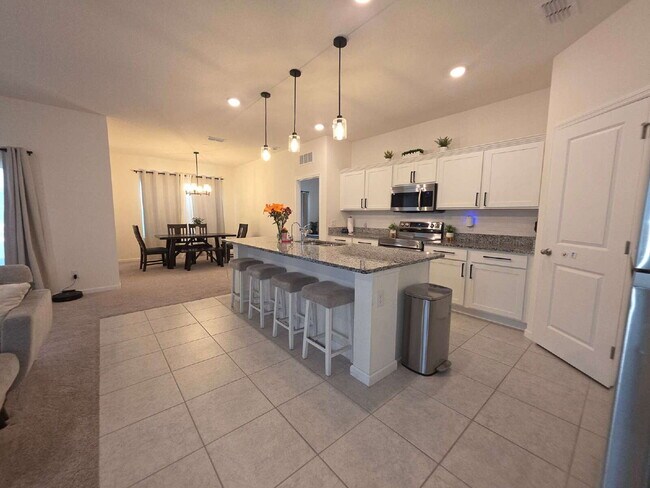 Building Photo - 2024 Like new gorgeous 4 bedroom/2 bath home close to historic Sanford