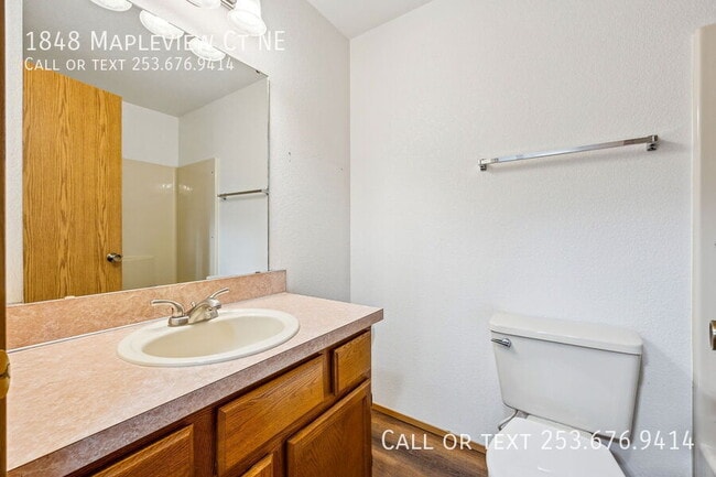 Building Photo - 1848 Mapleview Ct NE