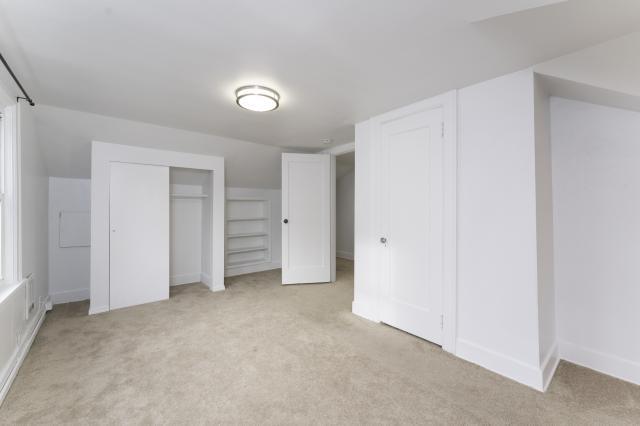 Building Photo - 4 bedroom in Seattle WA 98103